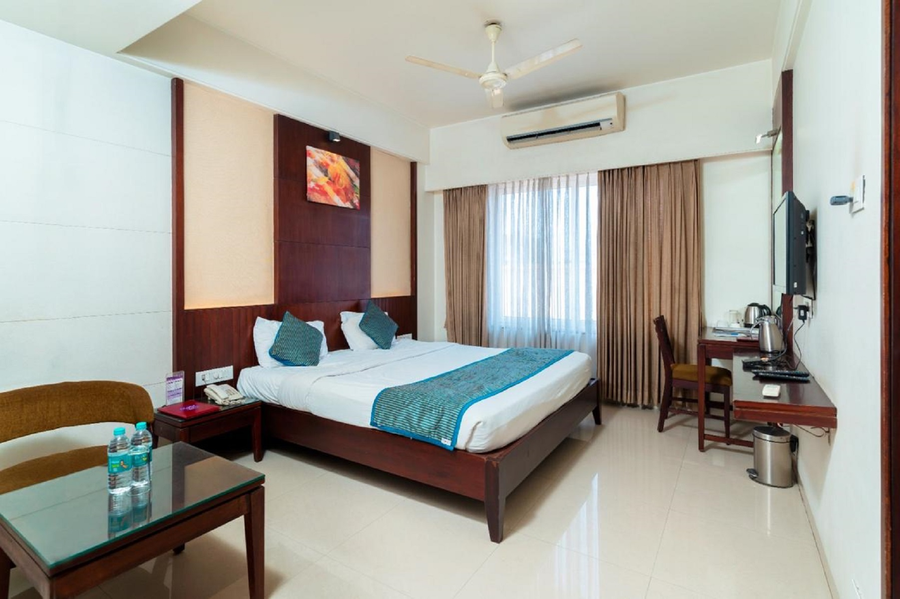 hotel chaitali kolhapur