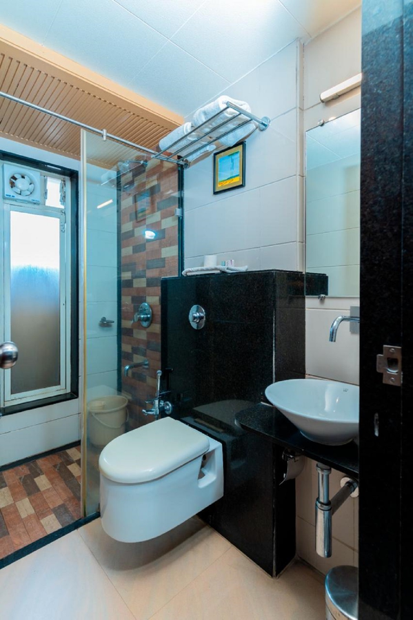 hotel chaitali kolhapur