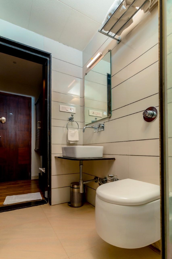 hotel chaitali kolhapur