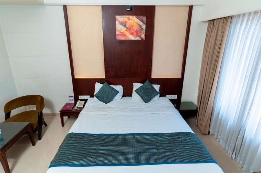 hotel chaitali kolhapur