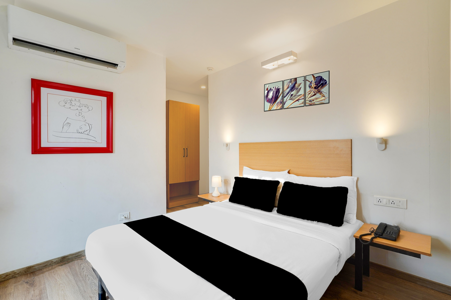 hotel o paharganj near railway station formerly chand palace