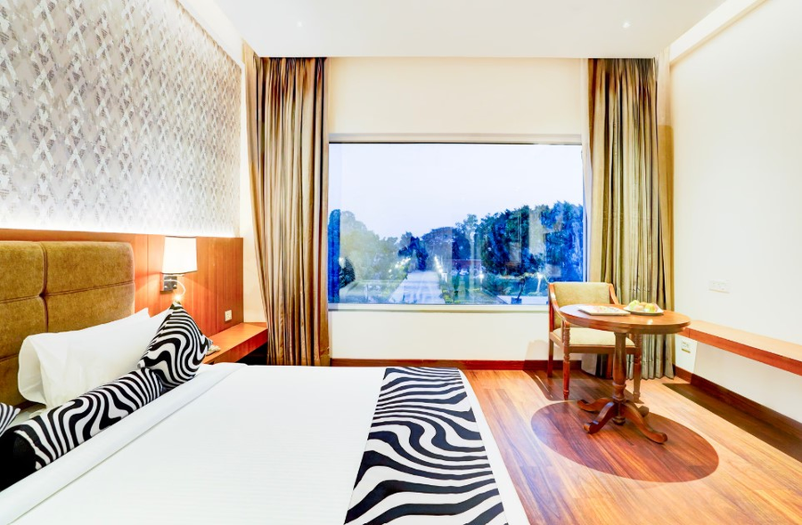 sunday hotels and resort gurgaon