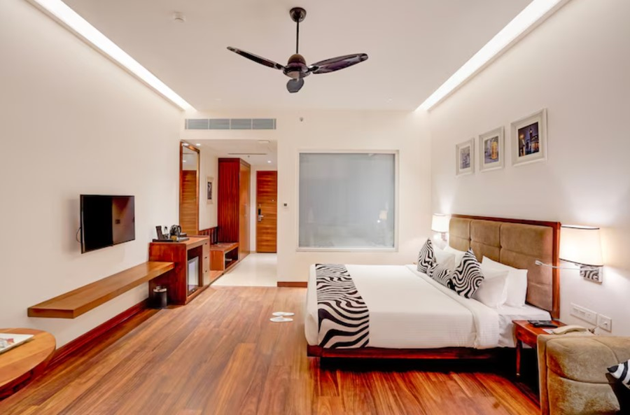 sunday hotels and resort gurgaon