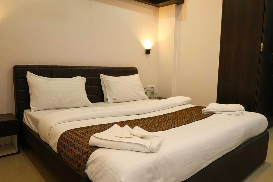 Sairaah Golden Suites,Near Sai Baba Temple,3 star