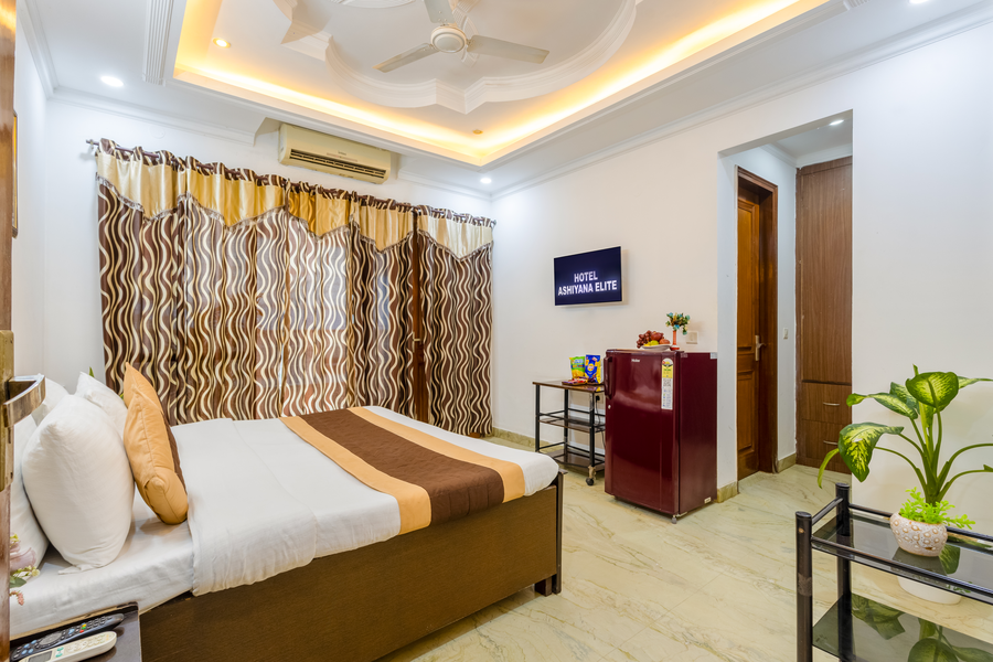 hotel ashiyana elite near by golf course road