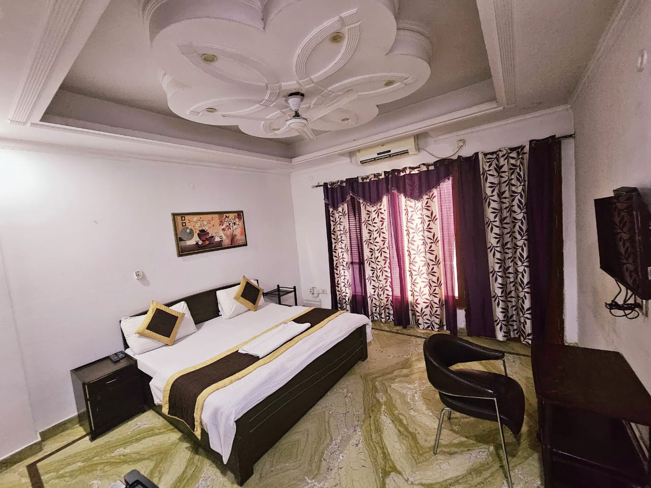 hotel ashiyana elite near by golf course road