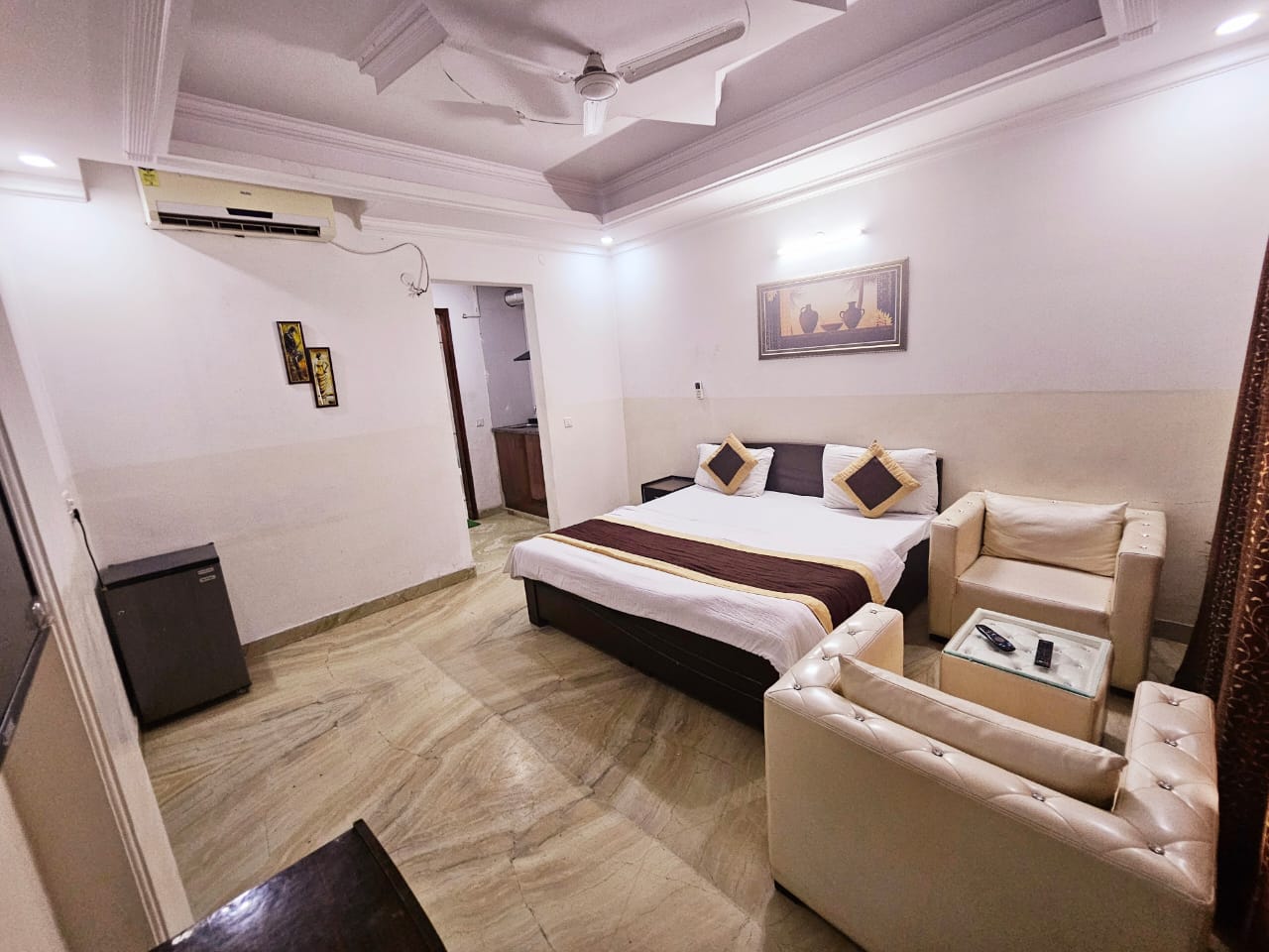 hotel ashiyana elite near by golf course road