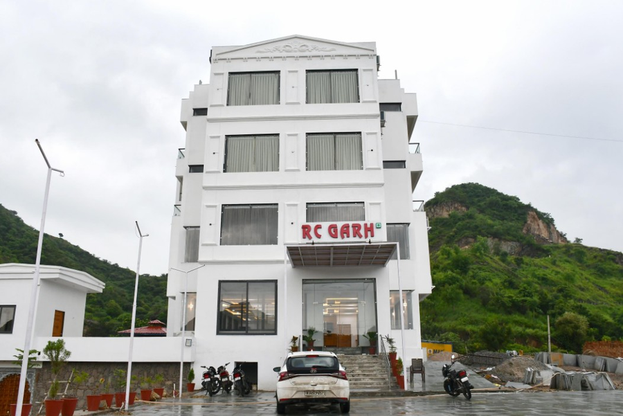 Hotel Rc Garh,Udai Sagar Lake,3 star