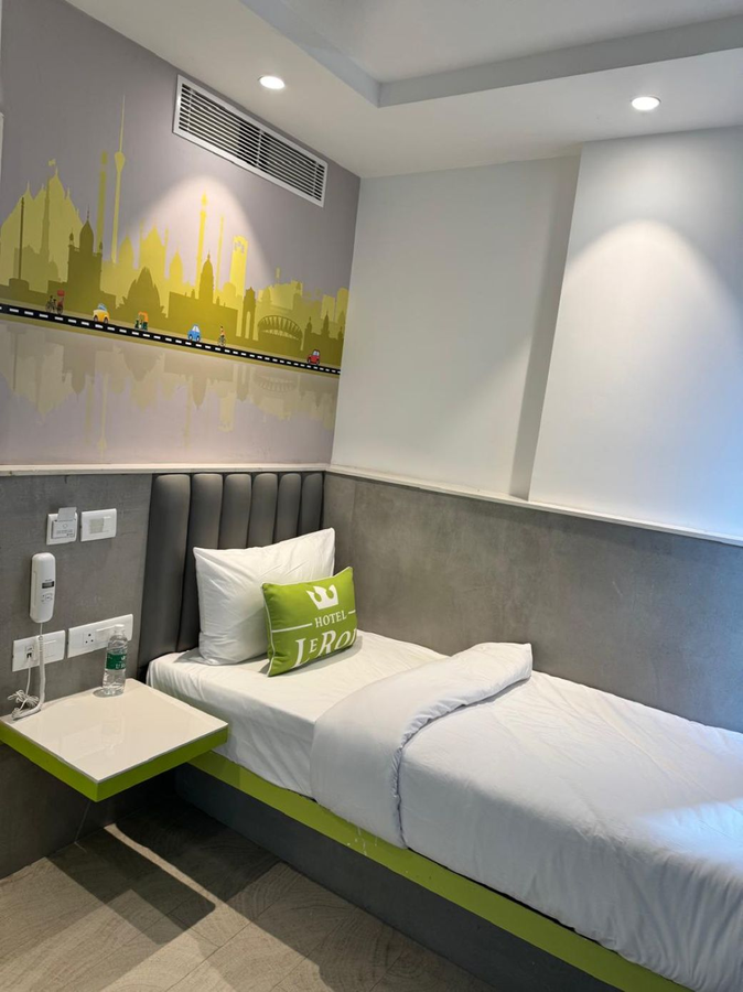 hotel le roi express karol bagh