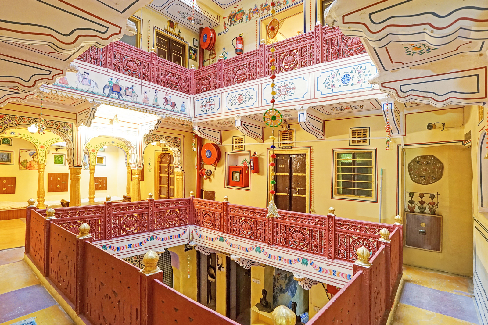 Hotel Khandaka Mahal,Hawa Sadak,3 star
