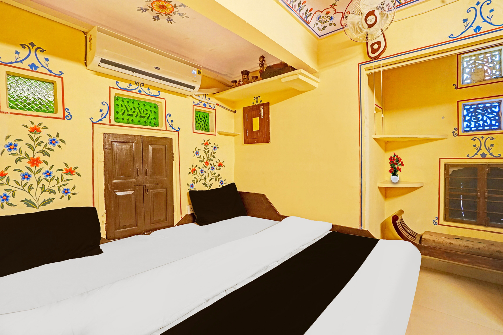 hotel khandaka mahal