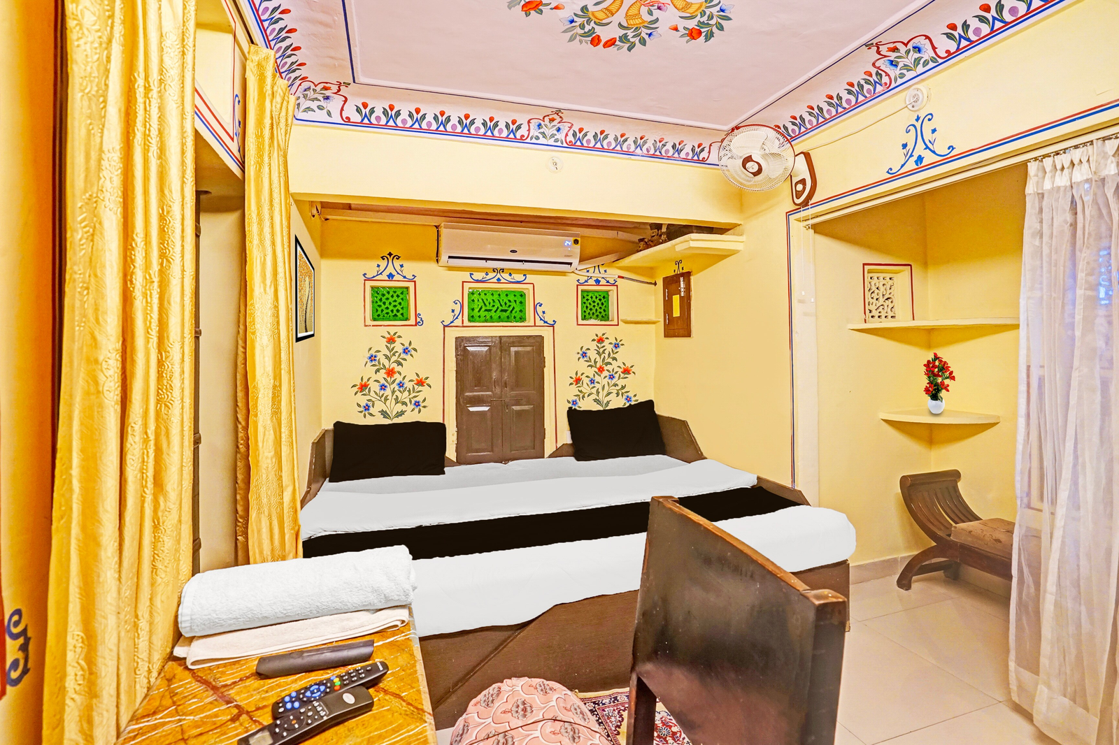 hotel khandaka mahal