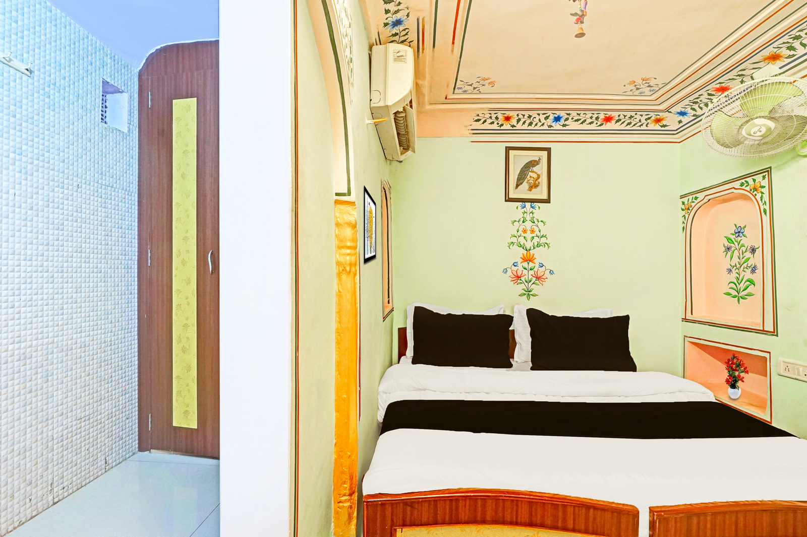 hotel khandaka mahal