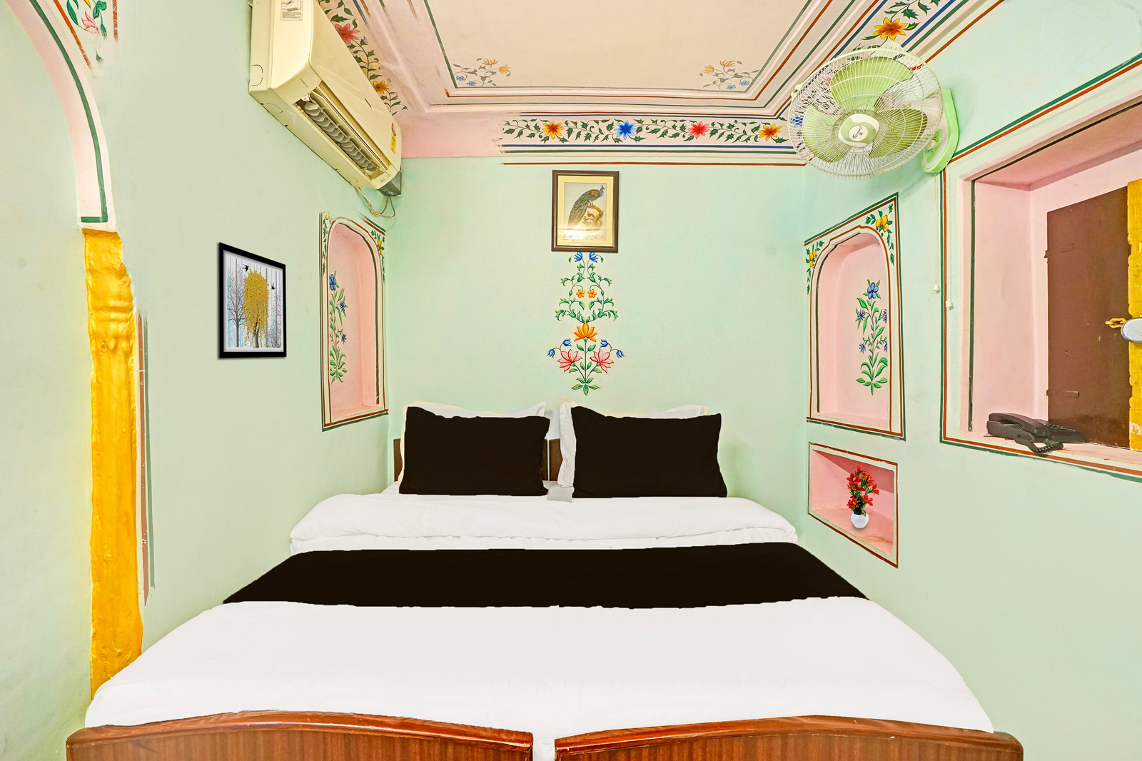 hotel khandaka mahal