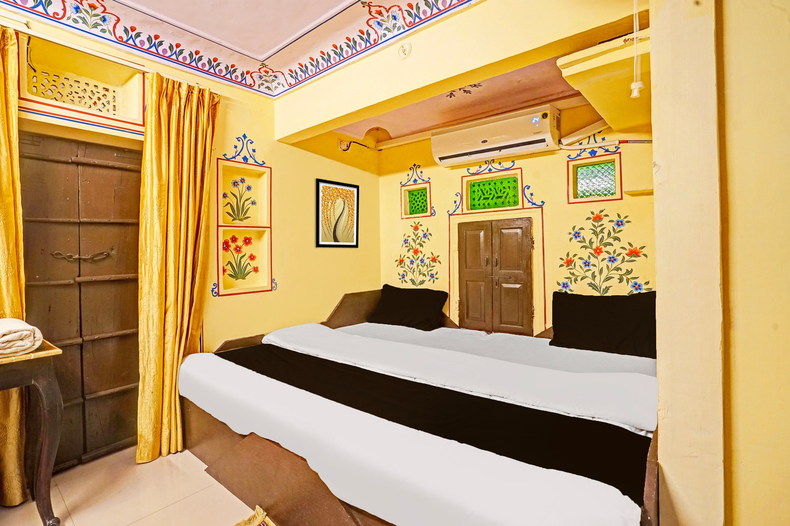 hotel khandaka mahal