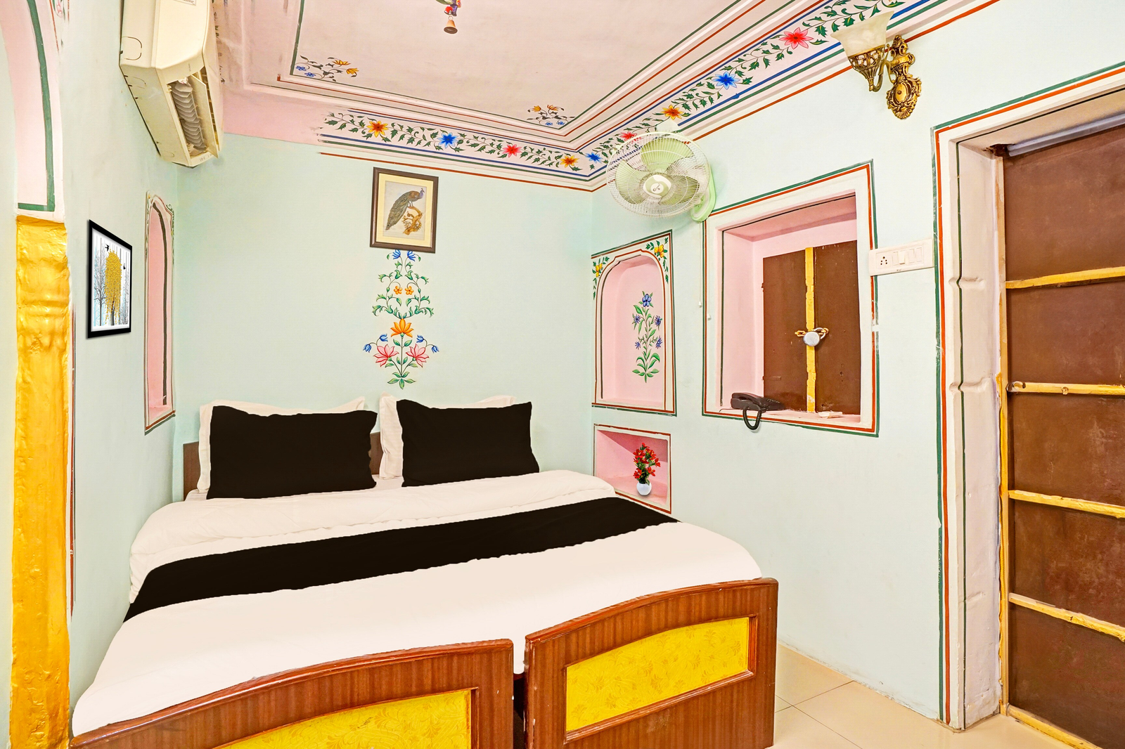 hotel khandaka mahal