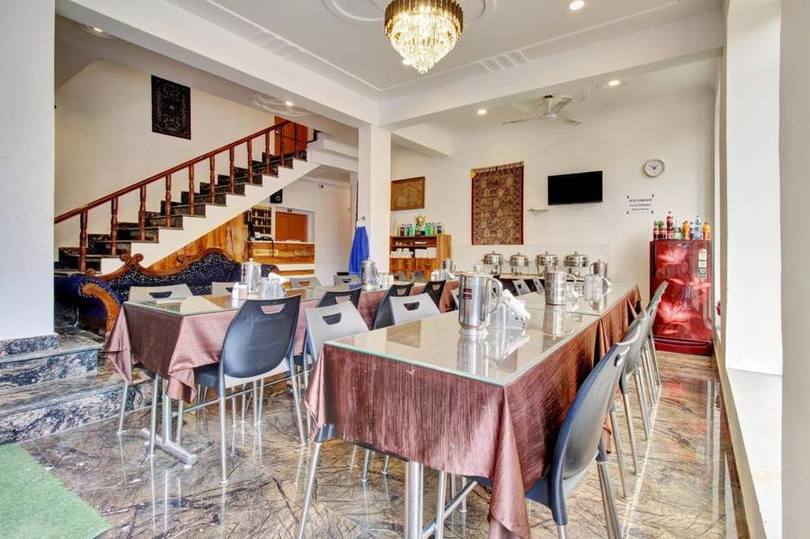 Collection O Dal Lake,SHIV PORA BUND,3 star