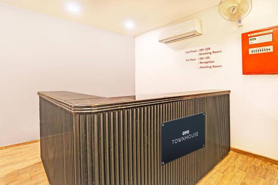 Townhouse 1434 Mukut Bazar,CHAUDHARY CHARAN SINGH INTERNATIONAL AIRPORT,3 star