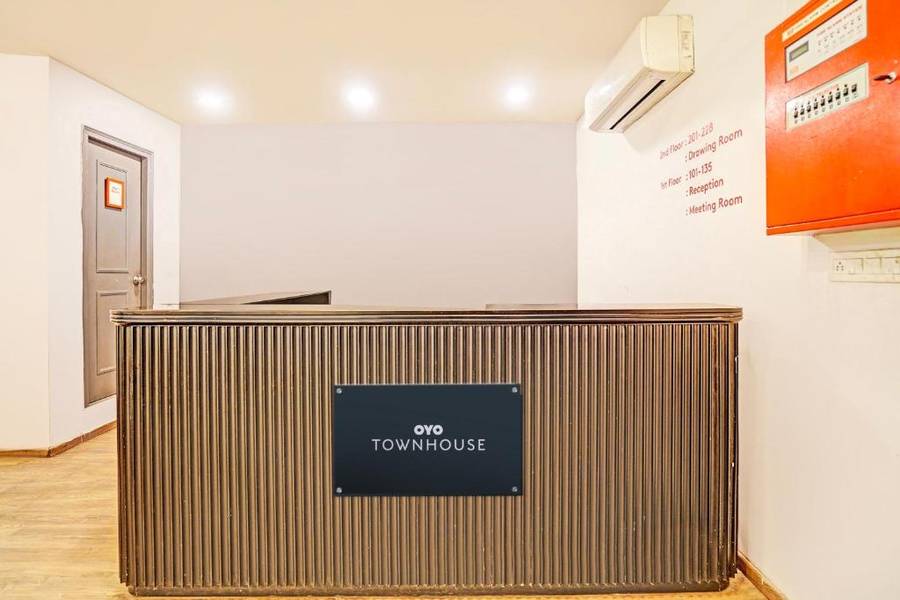 Townhouse 1434 Mukut Bazar,CHAUDHARY CHARAN SINGH INTERNATIONAL AIRPORT,3 star