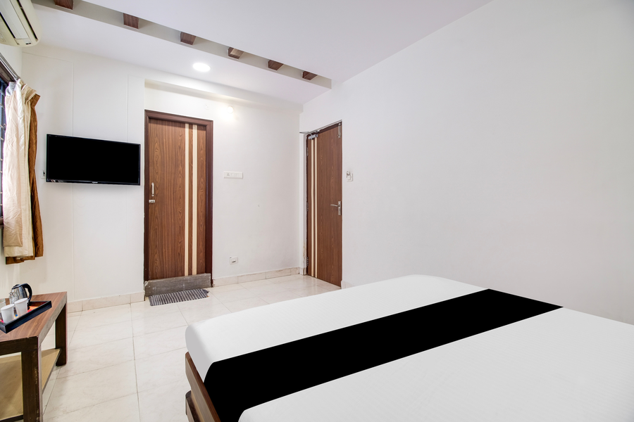 oyo hotel o allipuram near railway station