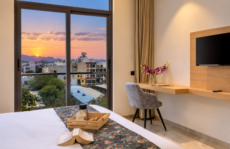 7 rays hotel