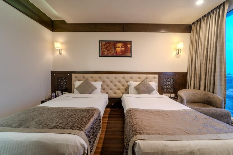 hotel aditya park regent