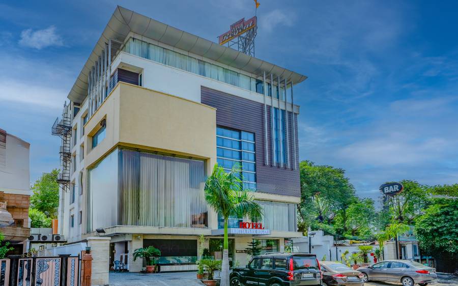 hotel aditya park regent