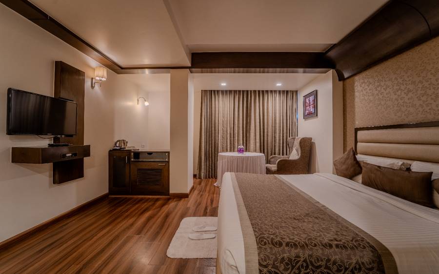 hotel aditya park regent