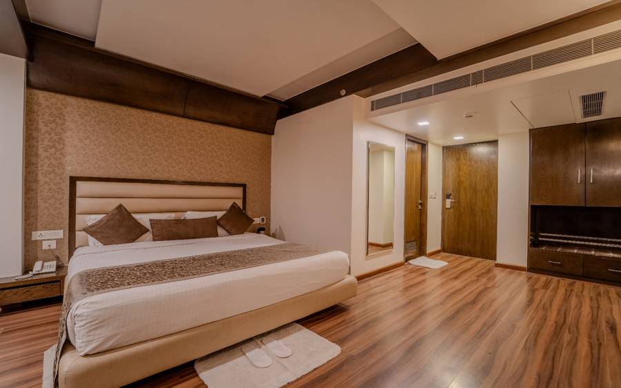 hotel aditya park regent