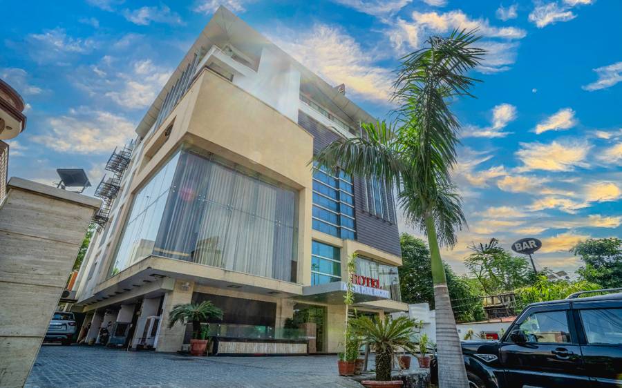 hotel aditya park regent