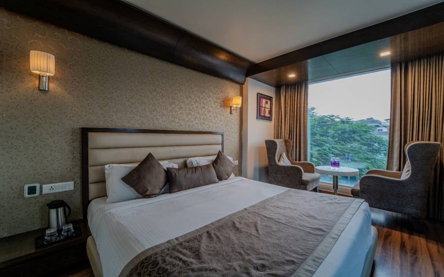 hotel aditya park regent