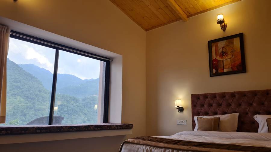 Prashanti Farms & Resort,Central Hope Town,2 star
