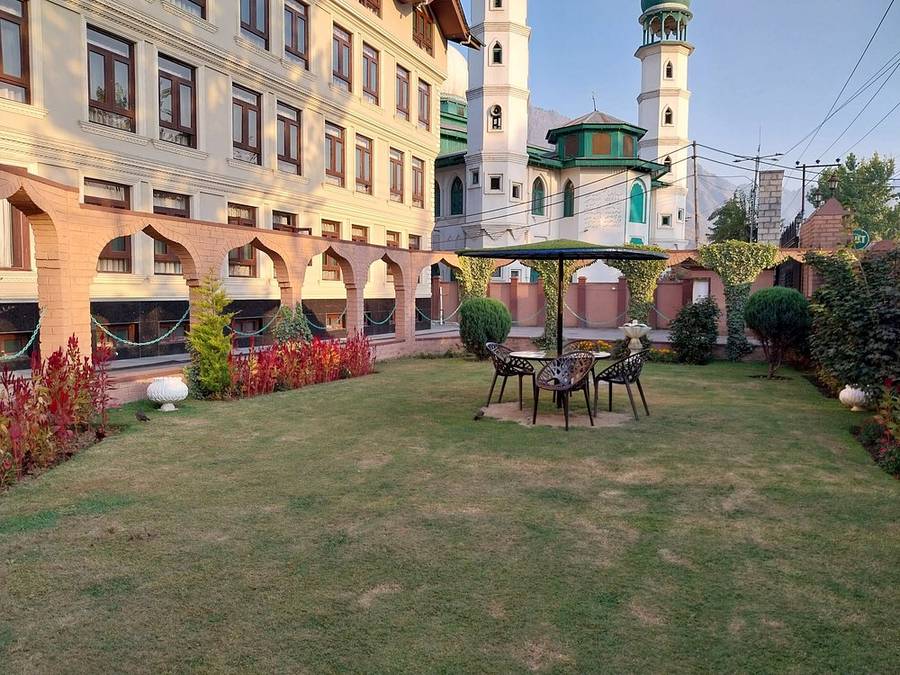 the dewan by royal naqash