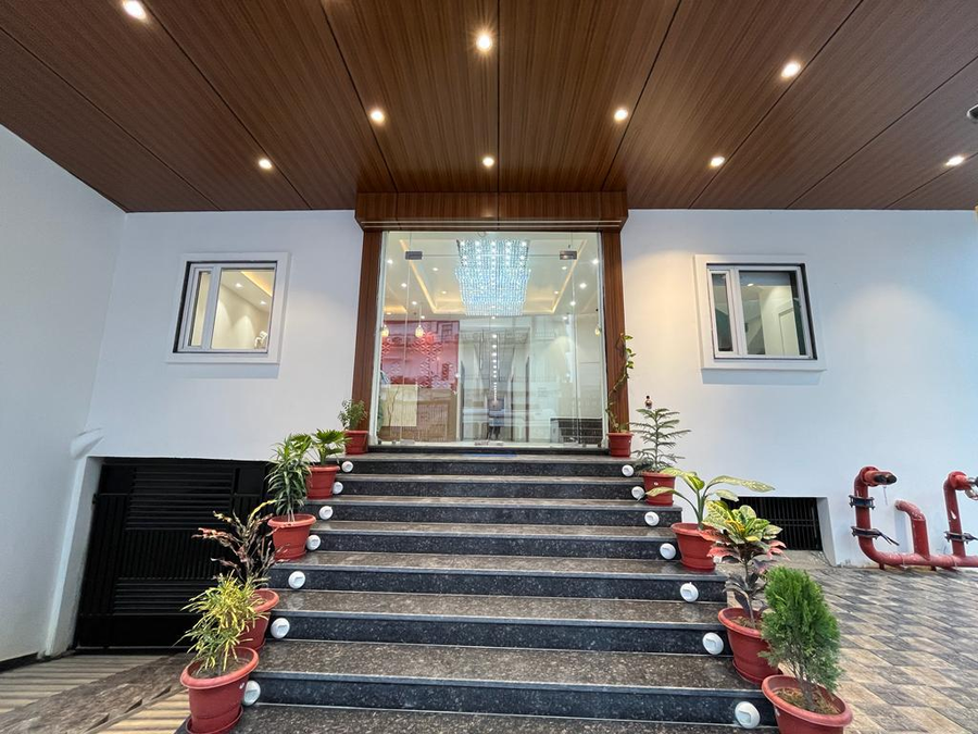 hotel satsang grand