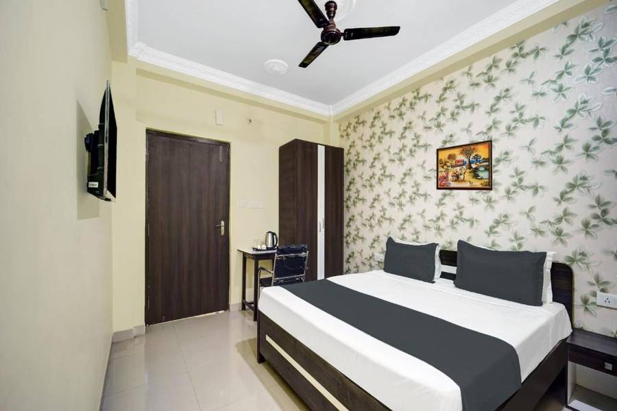 Super Collection O Rukanpura Near Bailey Road,Danapur,3 star