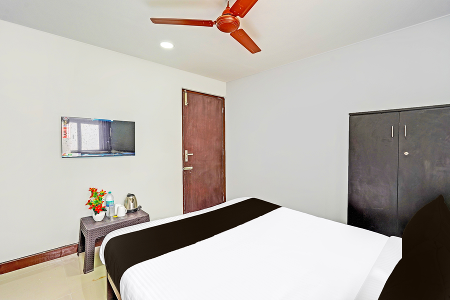 super hotel o sholinganallur near anjaneya temple