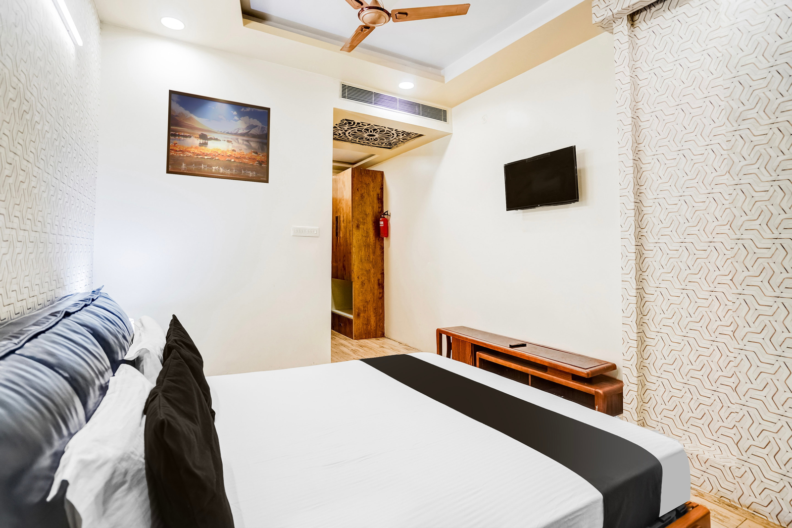 super townhouse keshavpuram