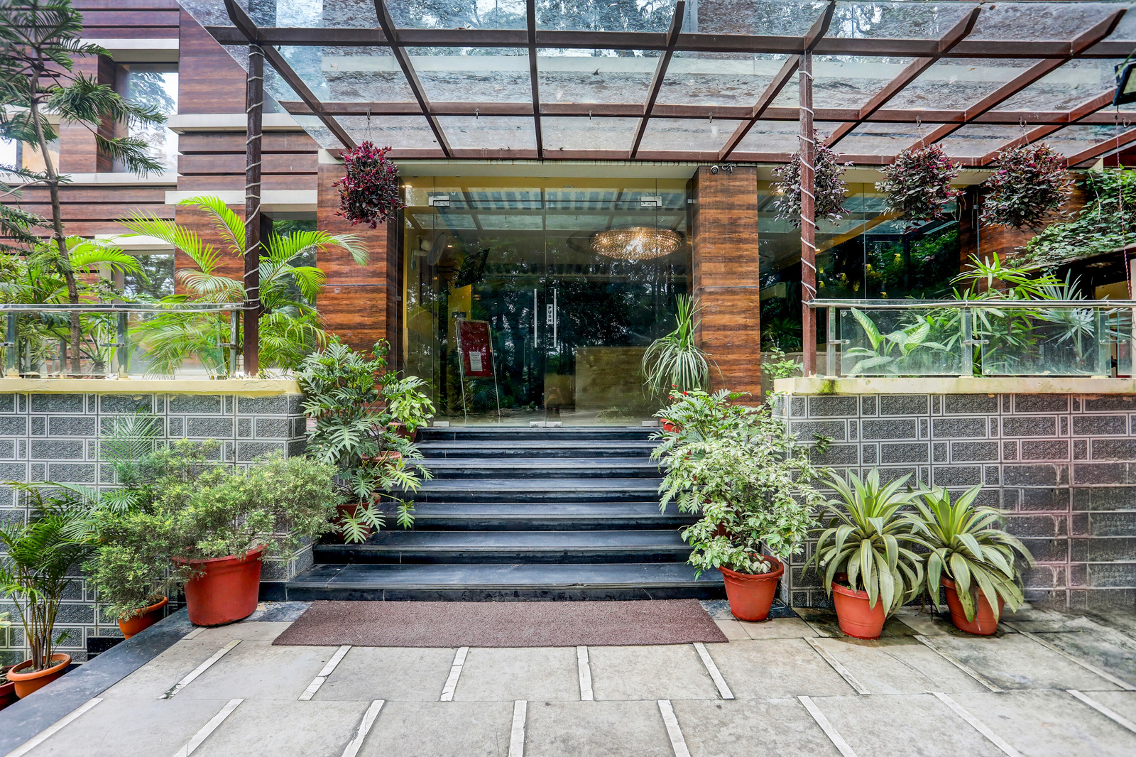 Super Townhouse Oak Pacify Hills,RAJPUR ROAD,3 star