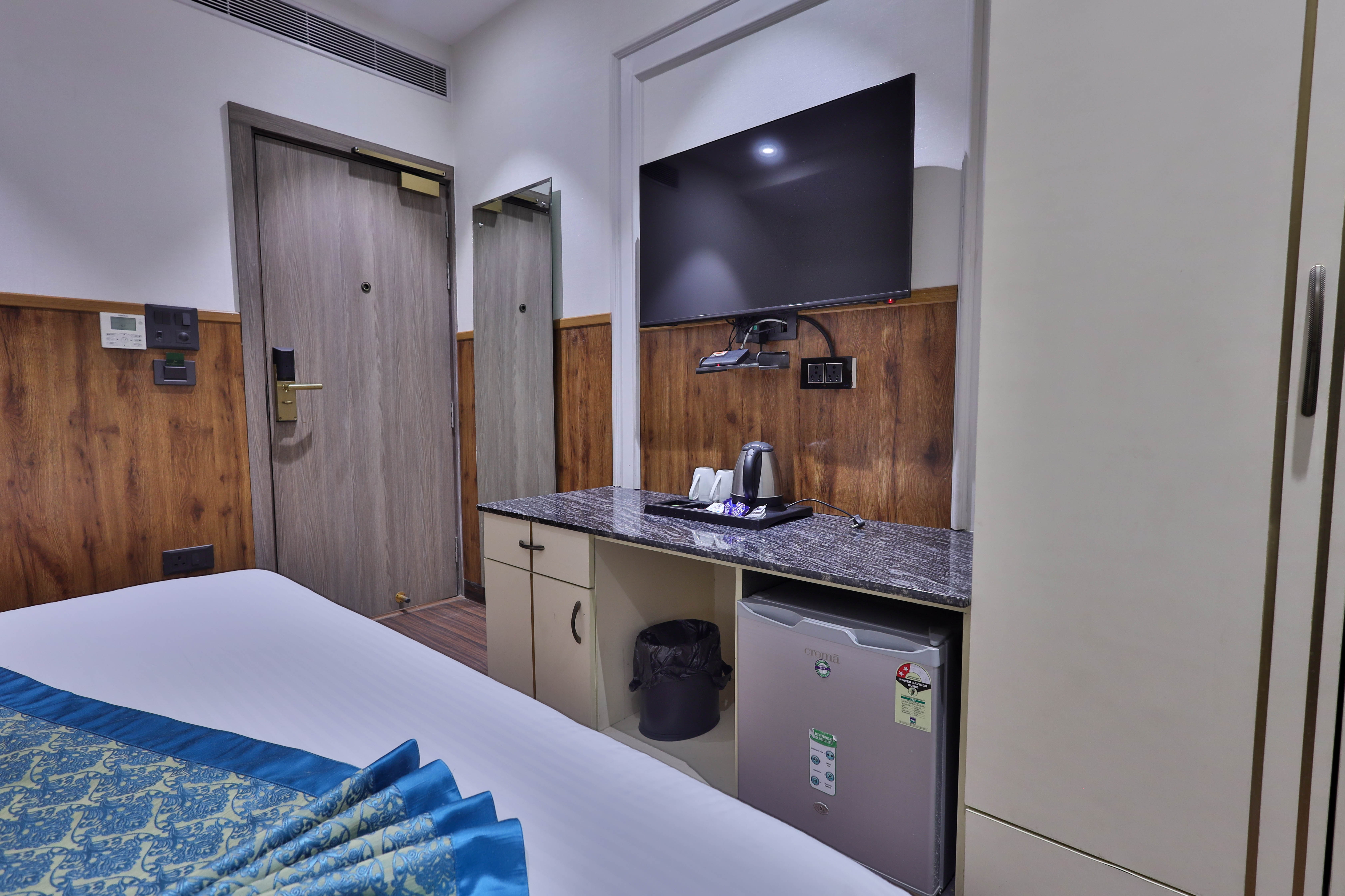 clay inn hotels paschim vihar