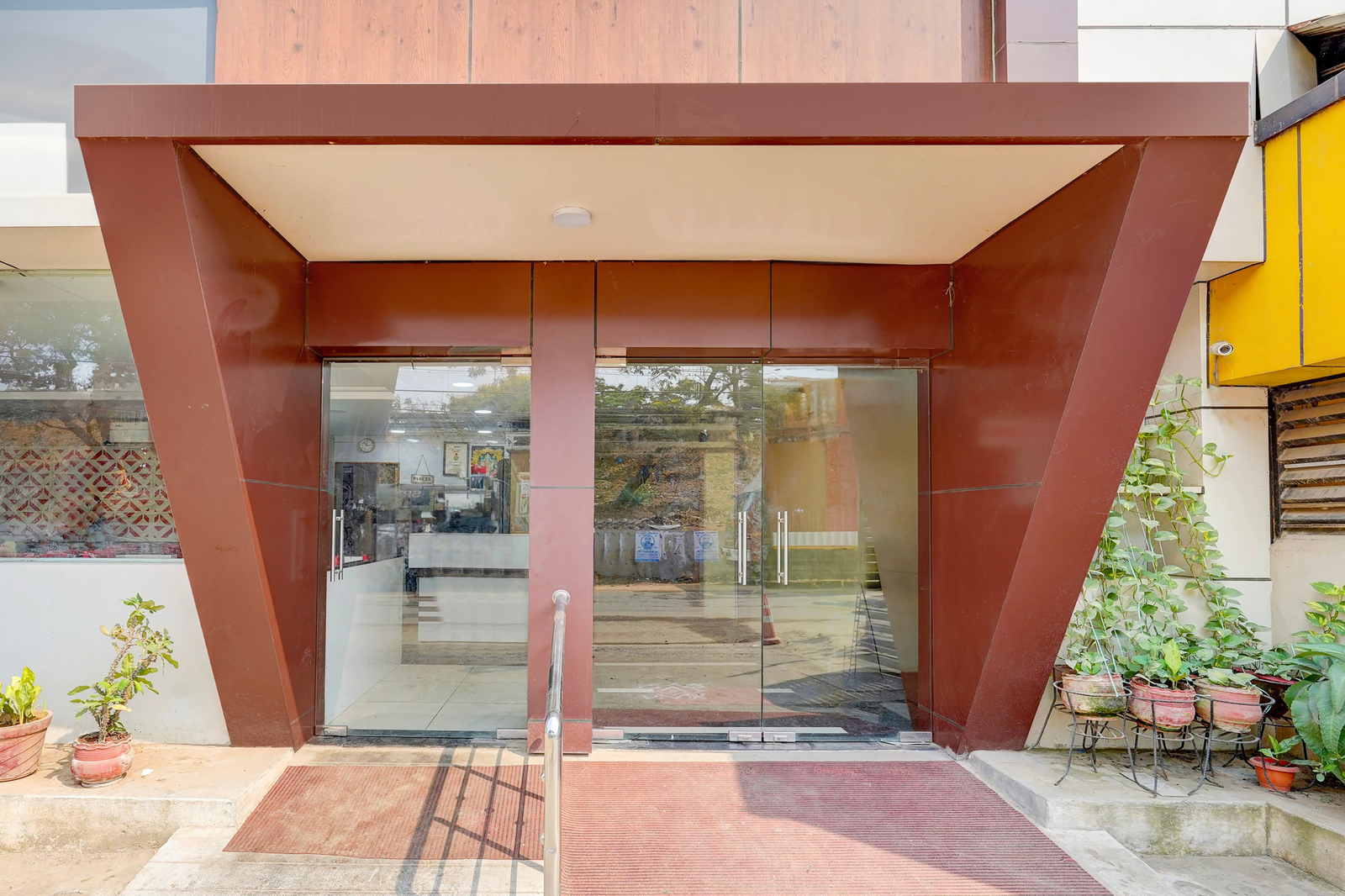 super hotel o perungalathur near bus stand