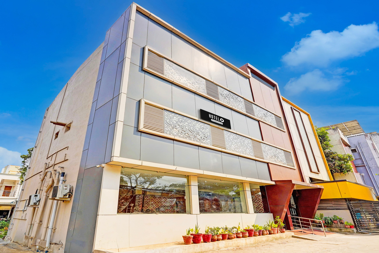 super hotel o perungalathur near bus stand