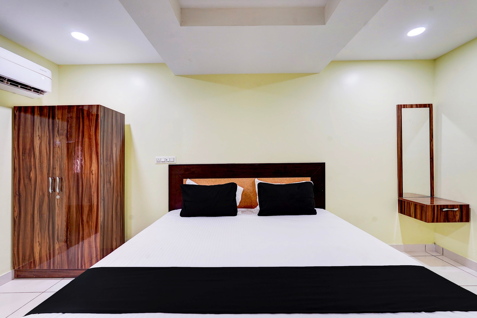 super hotel o perungalathur near bus stand