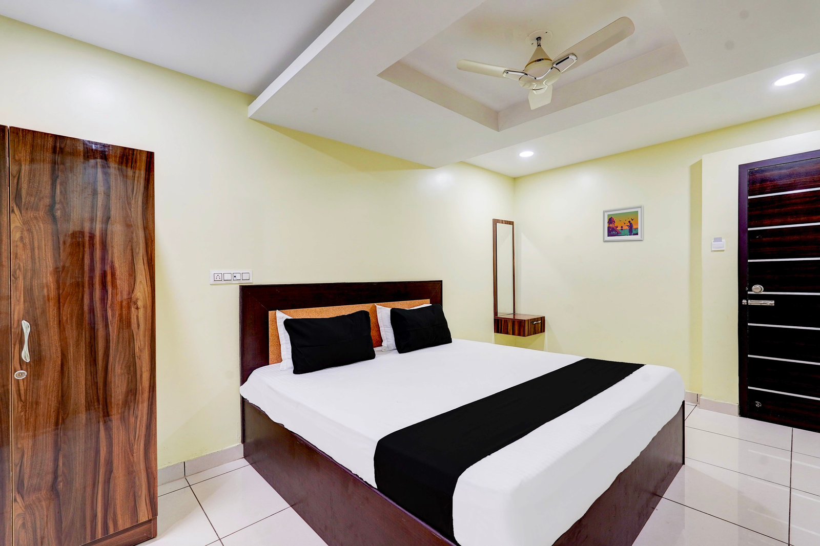 super hotel o perungalathur near bus stand