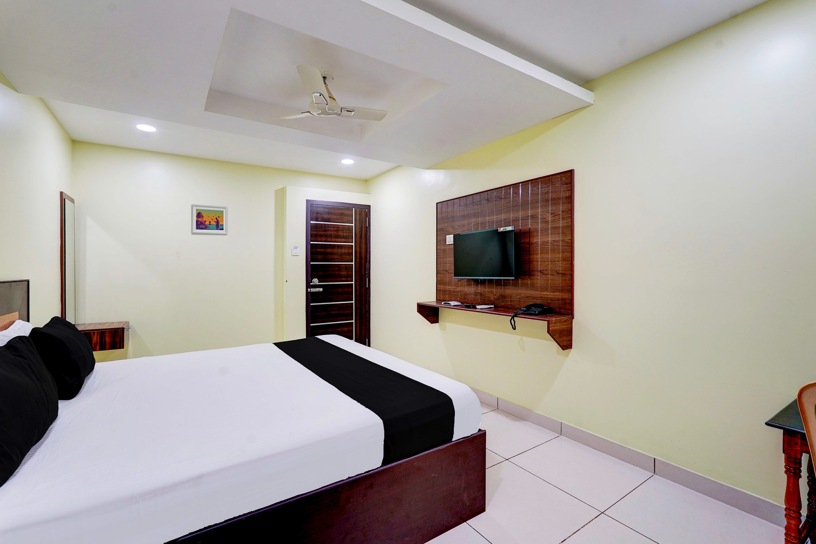 super hotel o perungalathur near bus stand