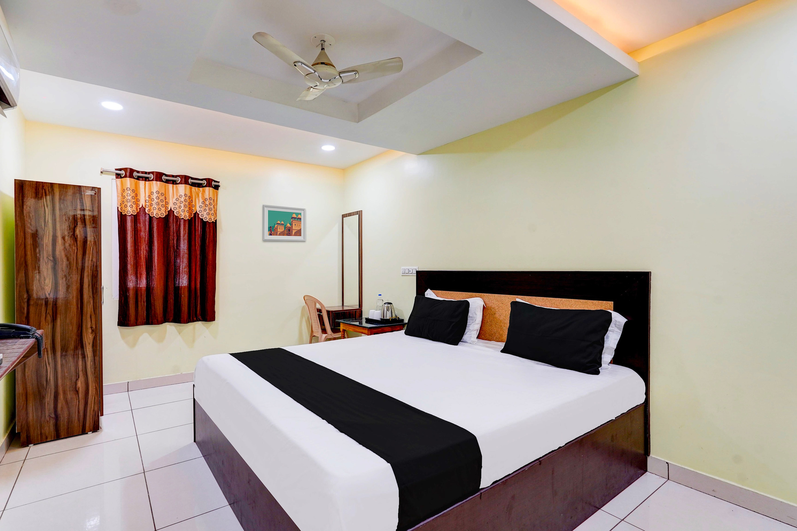 super hotel o perungalathur near bus stand