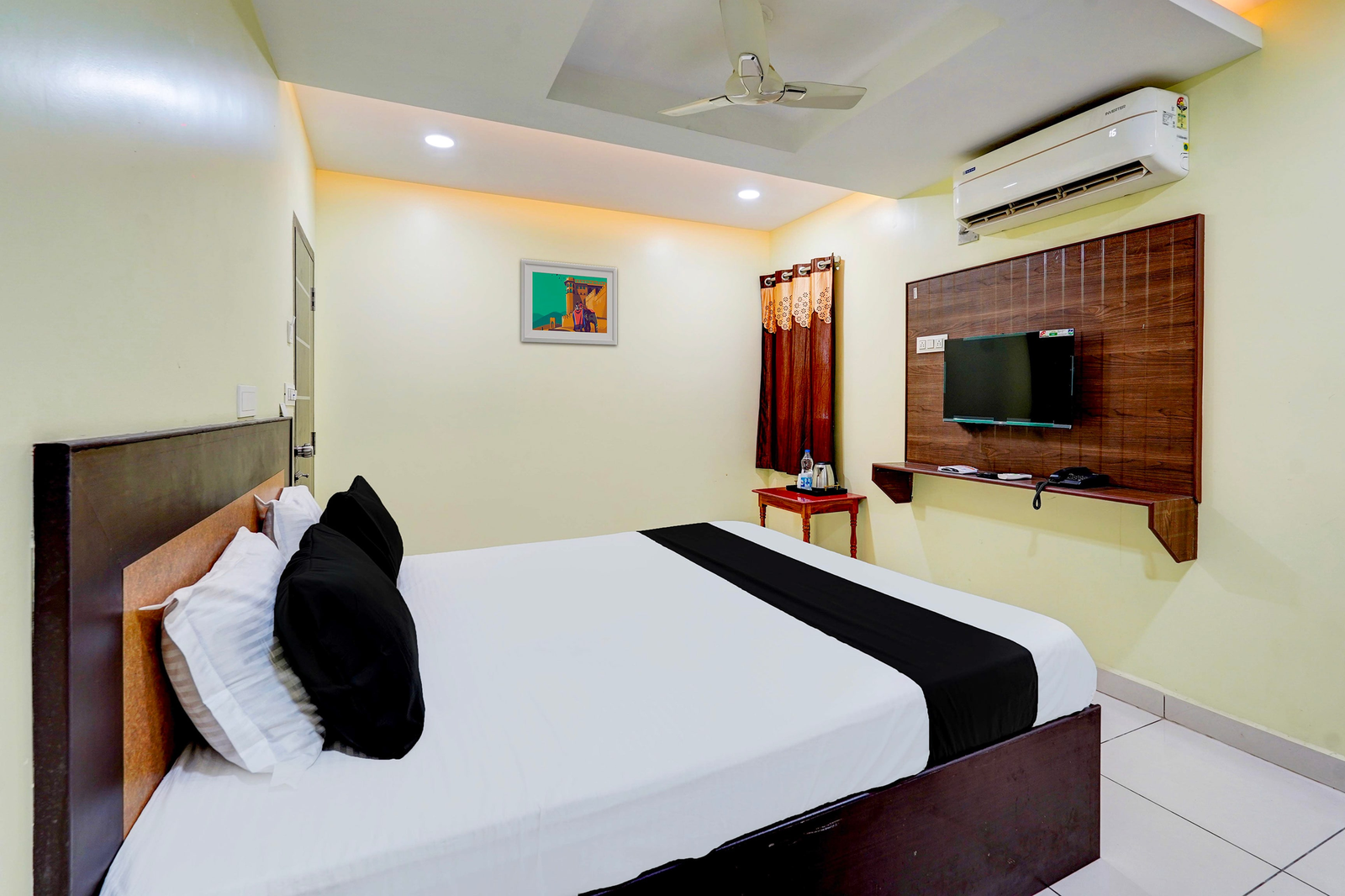 super hotel o perungalathur near bus stand