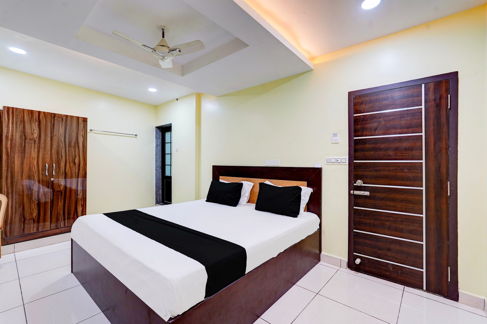 super hotel o perungalathur near bus stand