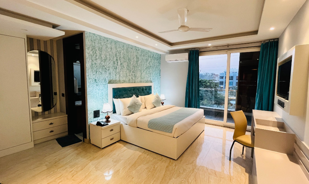 hotel vs residency medanta sec 46