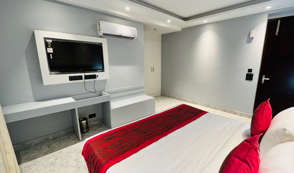 hotel vs residency medanta sec 46