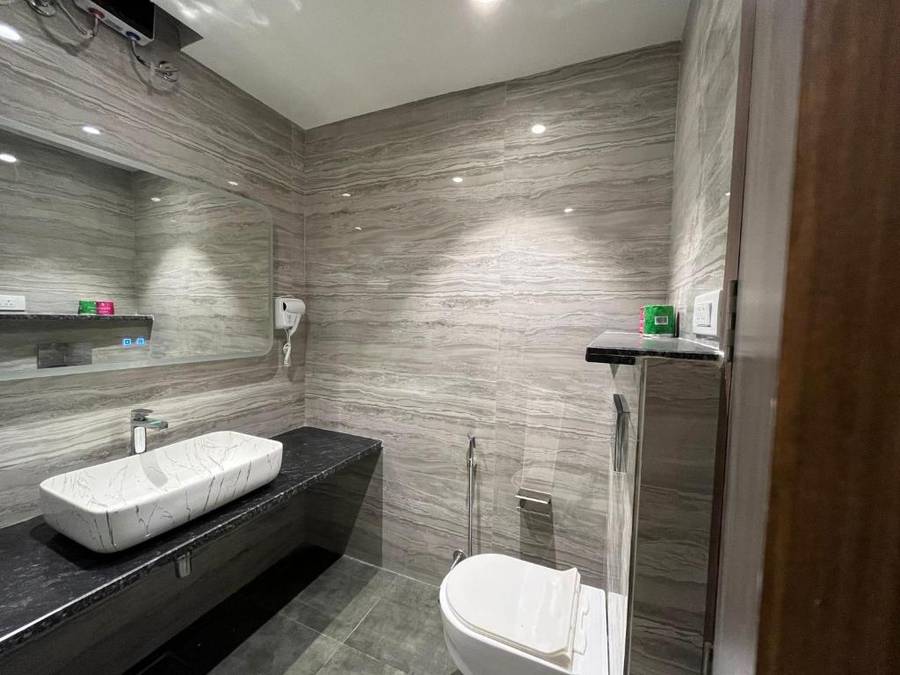 J60 Suites,Ashok Vihar,3 star